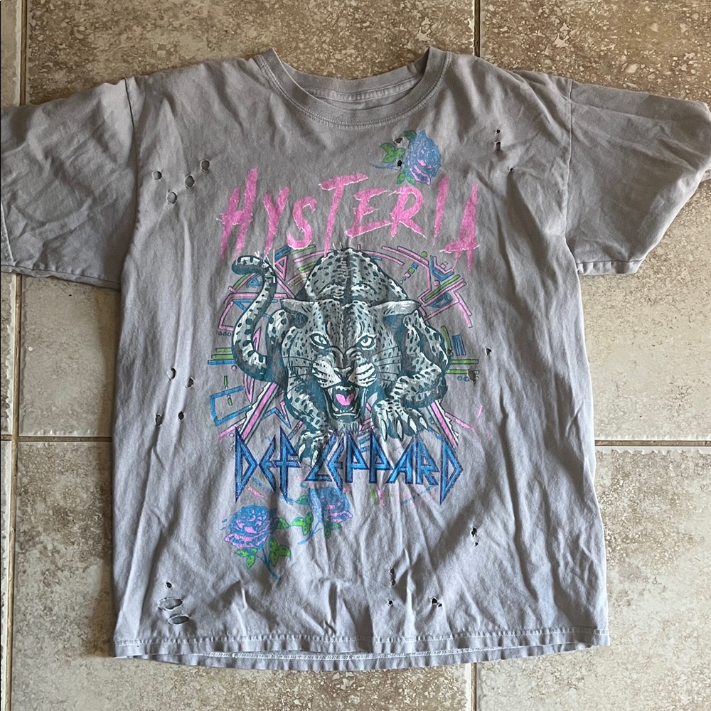 Distressed Def Leppard tee